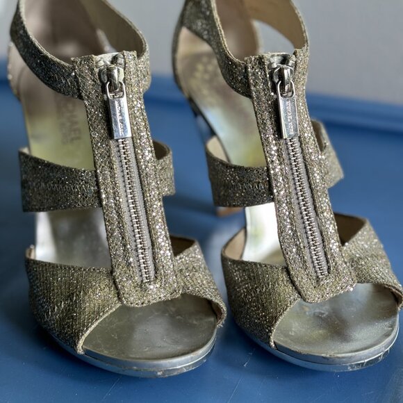 Michael Kors SIlver Berkley T-Strap Sandals size 7 1/2M, Silver Glitter W/Zipper - Picture 2 of 10